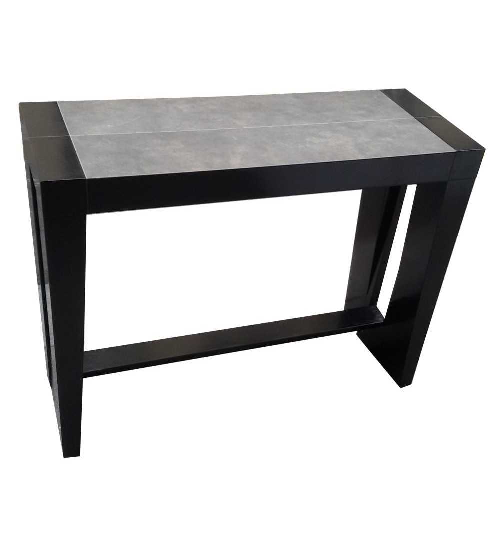 Modèle présenté en Laqué Noir, plateau céramique foncé. Modèle présenté en Laqué Noir, plateau céramique foncé.