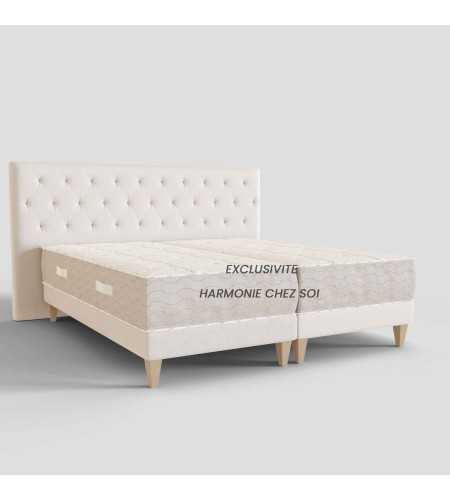 Présentation avec tête de lit, pieds pyramide et matelas Dunlopillo (vendus séparément sur notre site)