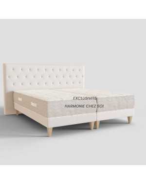 Présentation avec tête de lit, pieds pyramide et matelas Dunlopillo (vendus séparément sur notre site)